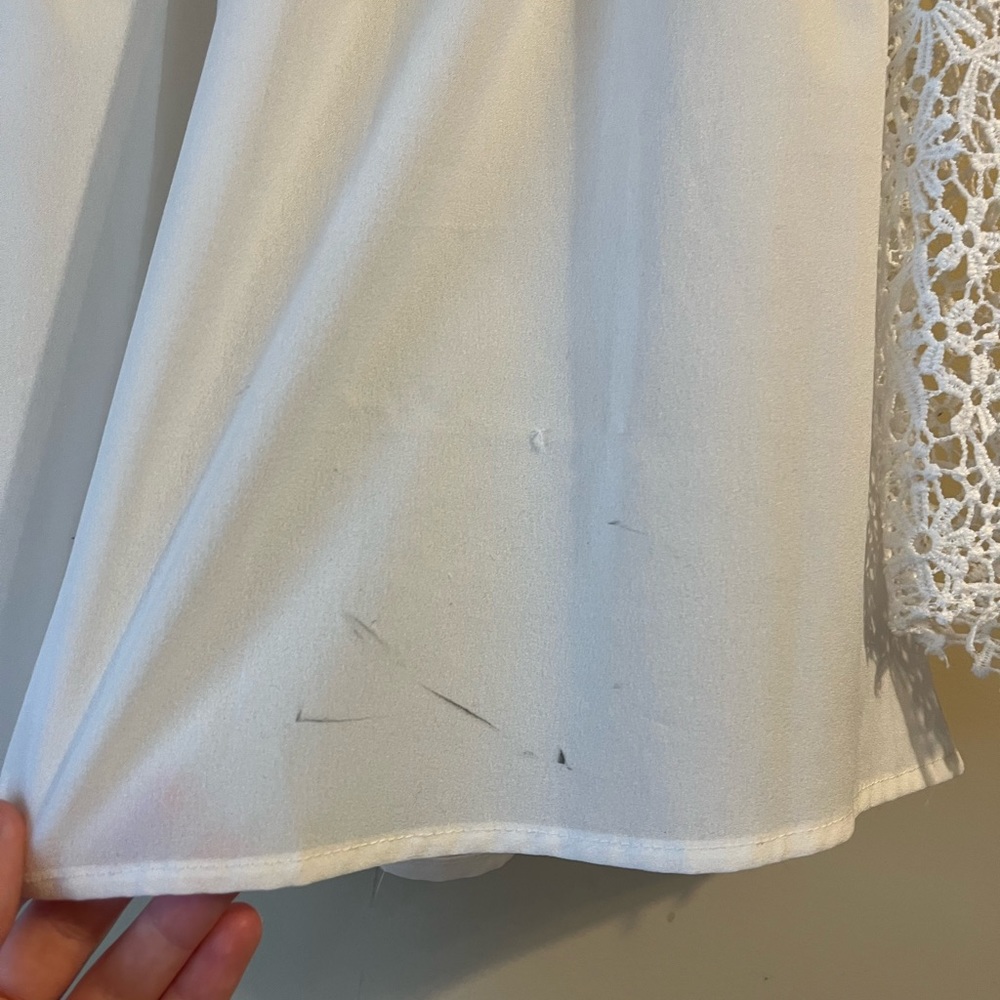 *READ DESCRIPTION* Lace Flowy Blouse - Picture 3 of 6